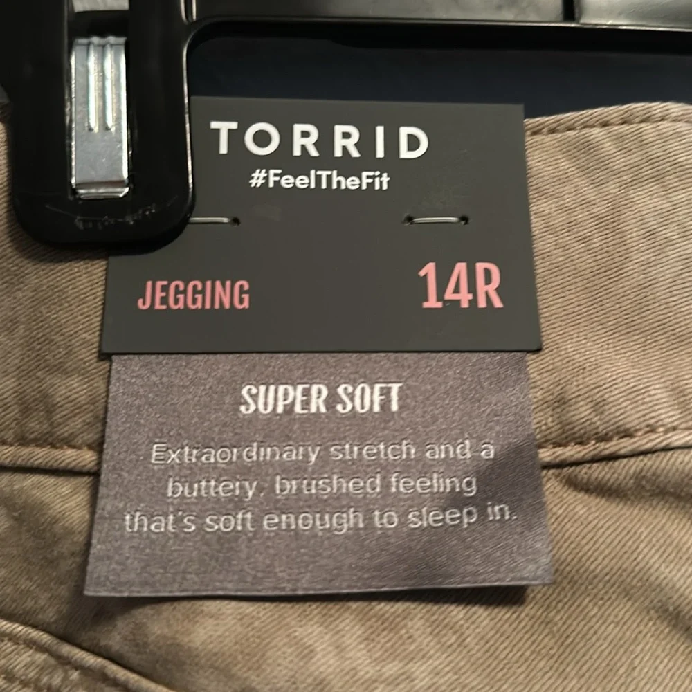 NWT Torrid Snakeskin Jeggings Jeans Leggings Khaki Feel The Fit Super Soft Plus - Picture 3 of 7